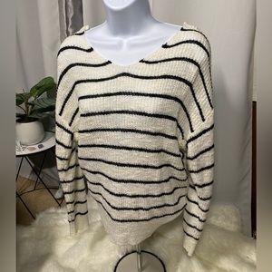 Loose Fitted Sweater with Twist Back